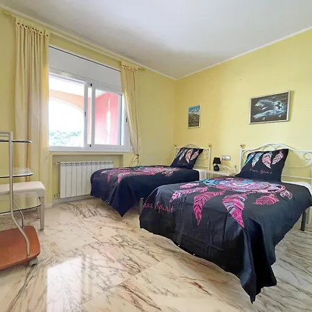 J30043 Vilar D'aro بيت للعطل *