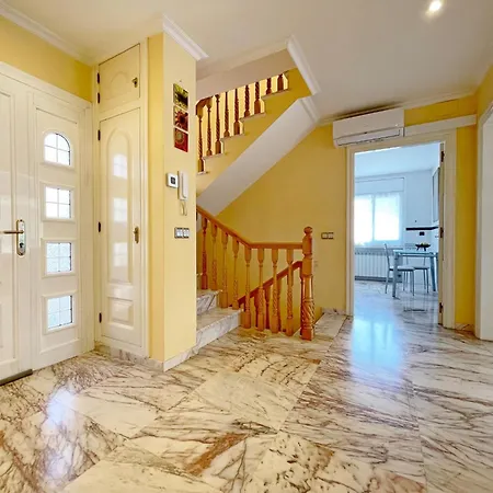 J30043 Vilar D'aro بيت للعطل ساغارو